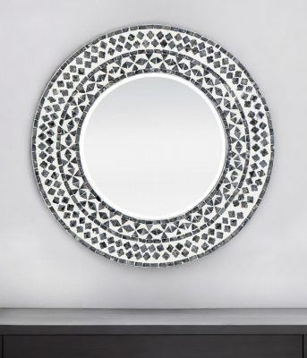 Homeroots - 24" Black And White Round Wood And Shell Framed Accent Mirror